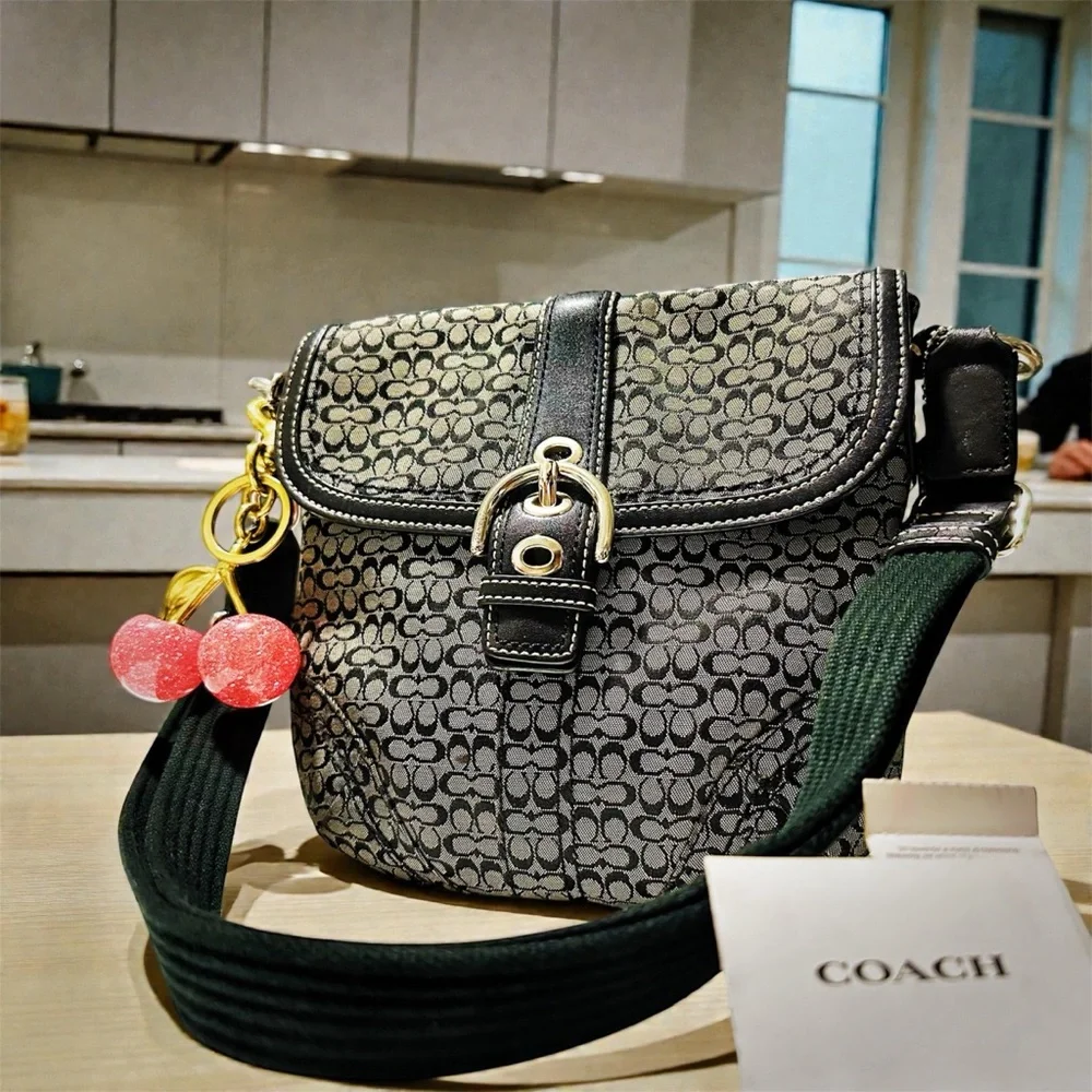 Vintage Coach soho shoulder bag Signature Black and Gray Crossbody Bag - Picture 5 of 15